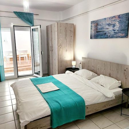 La Familia Apartments Olympiakí Aktí Buitenkant foto