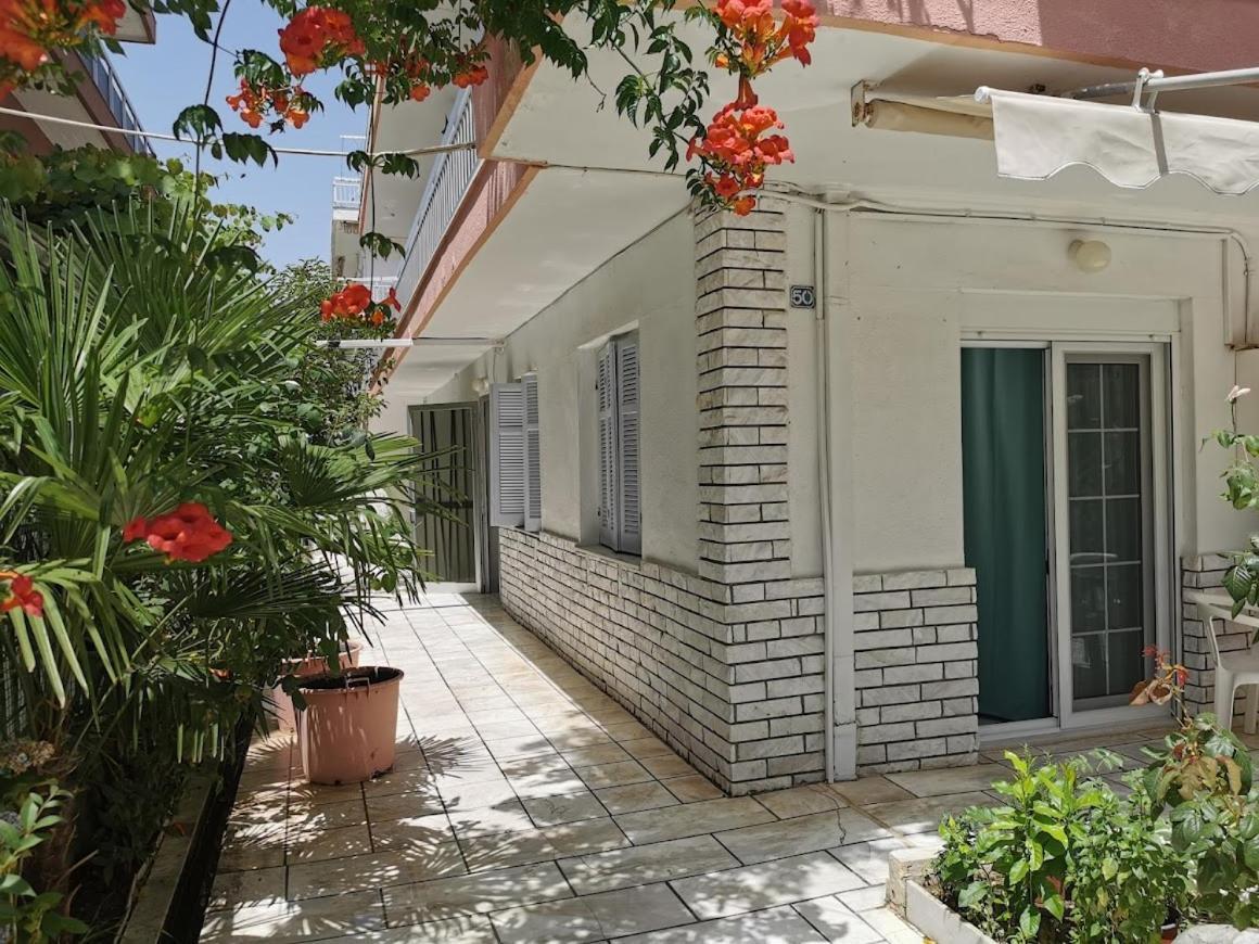 La Familia Apartments Olympiakí Aktí Buitenkant foto