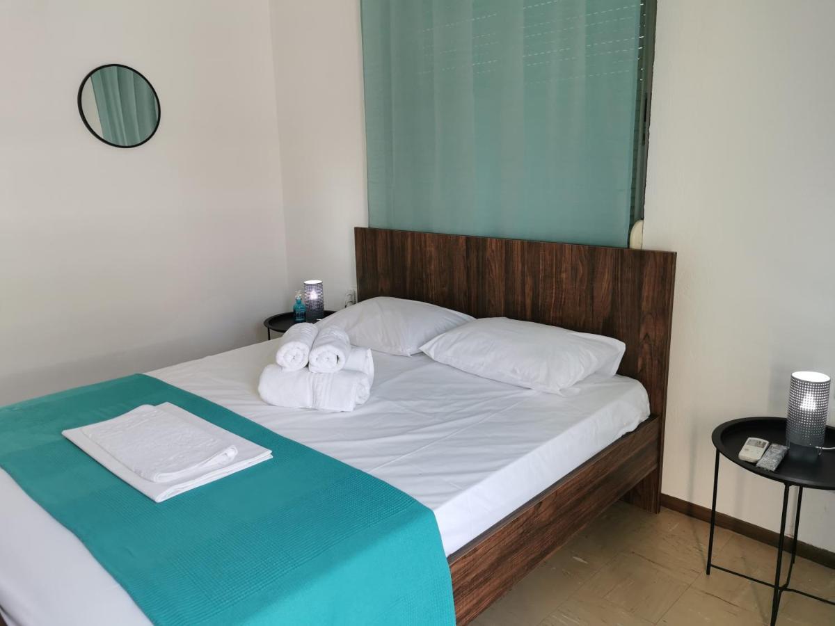 La Familia Apartments Olympiakí Aktí Buitenkant foto
