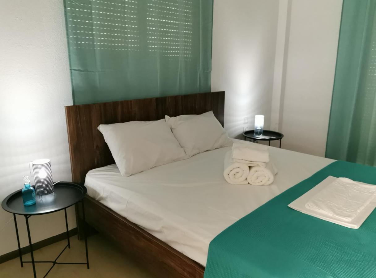 La Familia Apartments Olympiakí Aktí Buitenkant foto