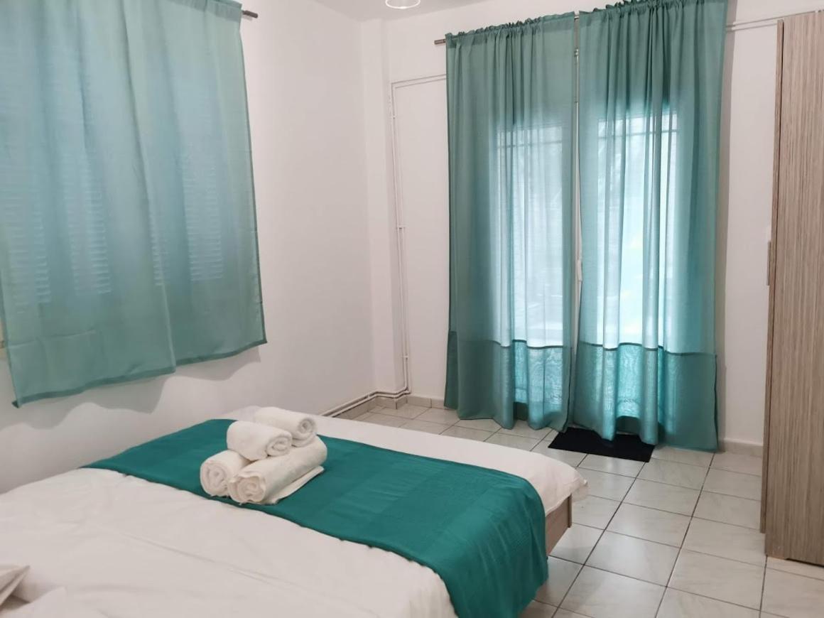 La Familia Apartments Olympiakí Aktí Buitenkant foto