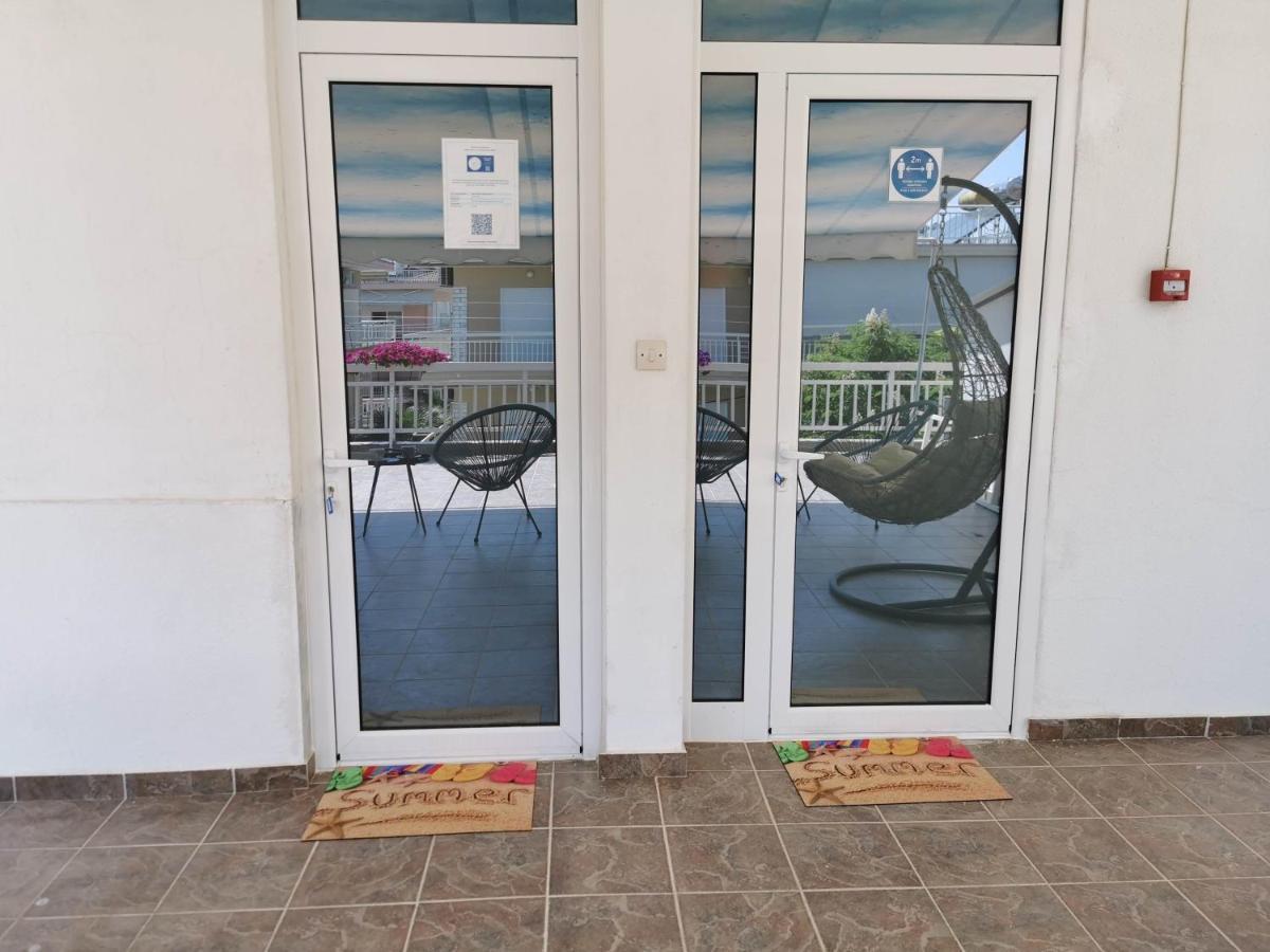 La Familia Apartments Olympiakí Aktí Buitenkant foto