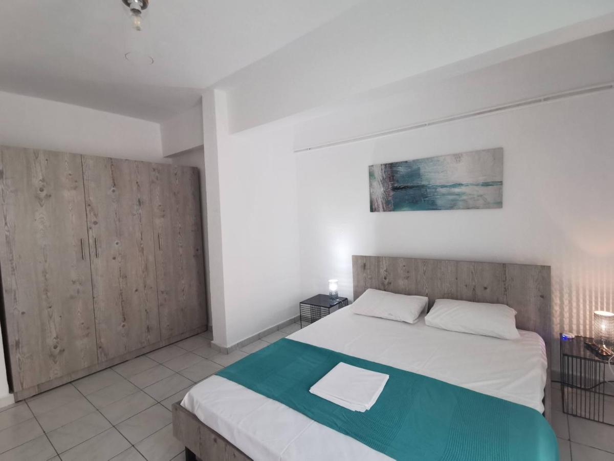 La Familia Apartments Olympiakí Aktí Buitenkant foto