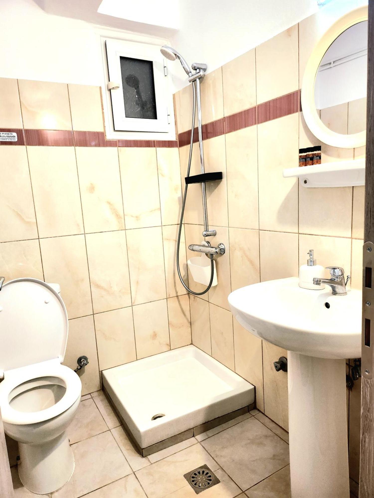 La Familia Apartments Olympiakí Aktí Buitenkant foto