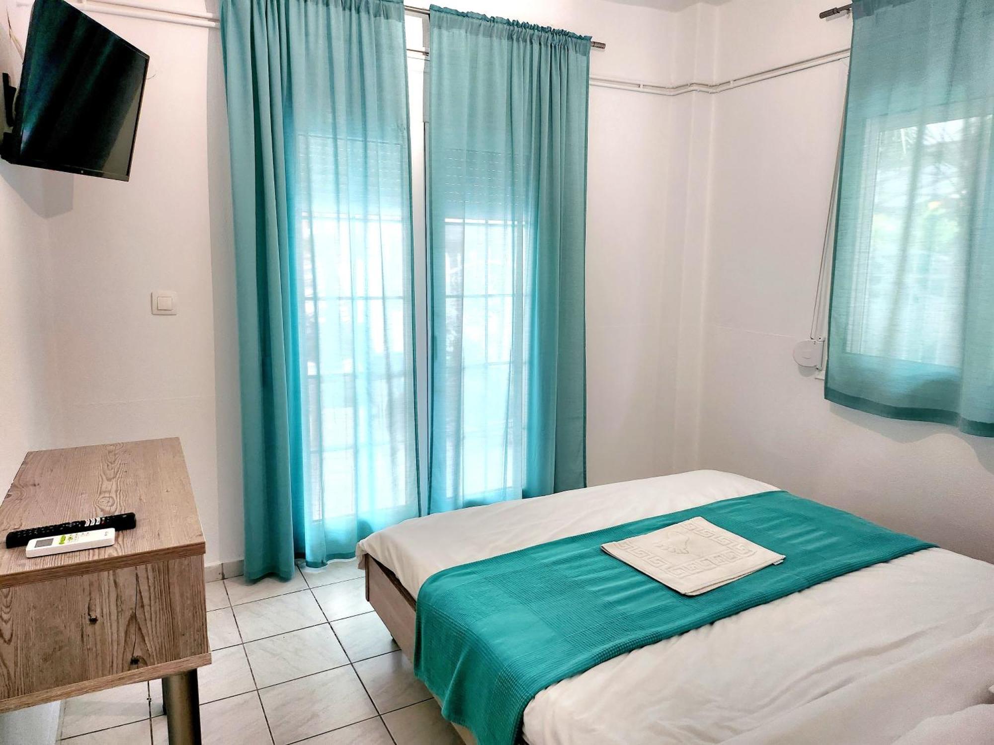 La Familia Apartments Olympiakí Aktí Buitenkant foto