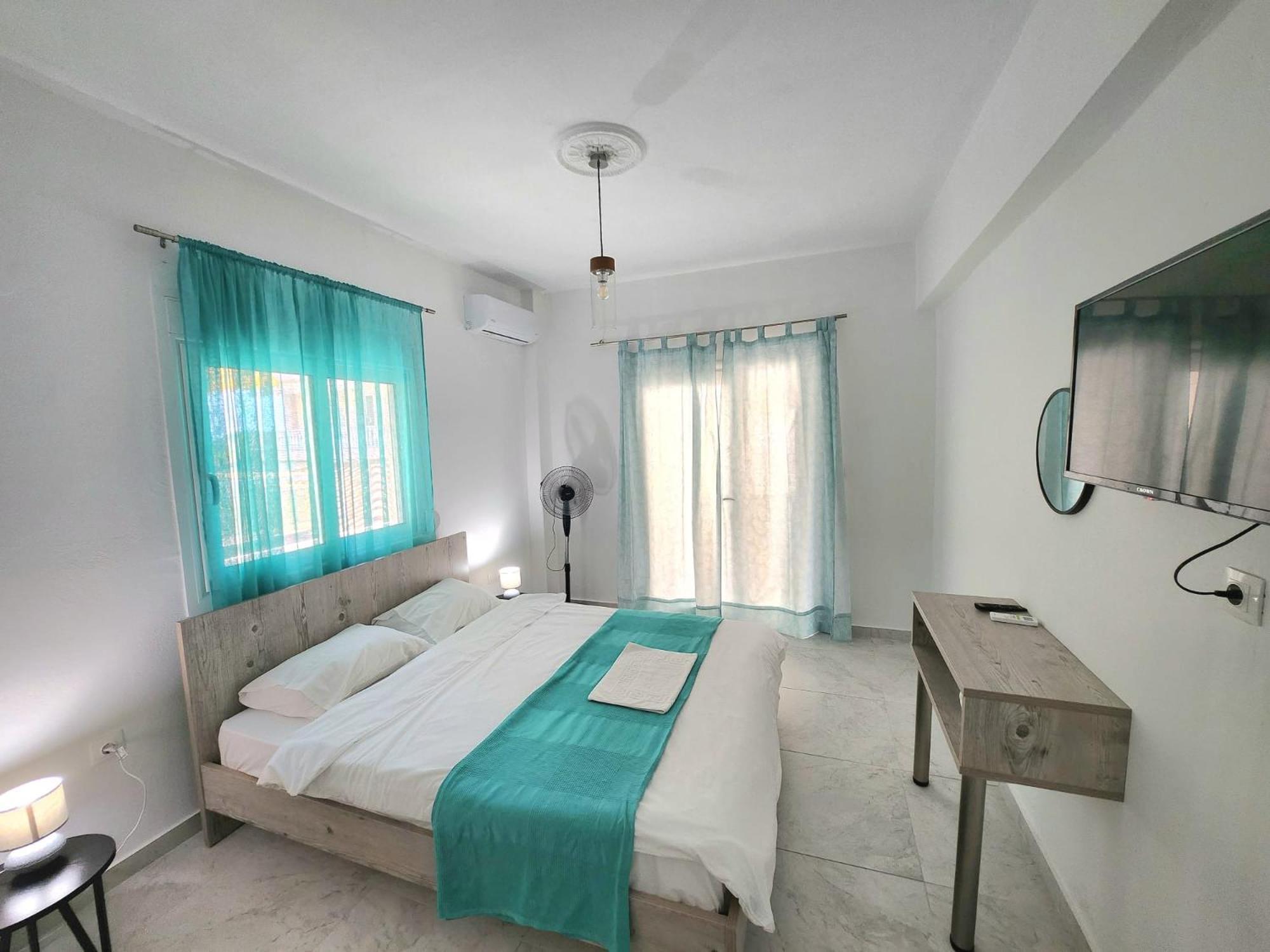 La Familia Apartments Olympiakí Aktí Buitenkant foto